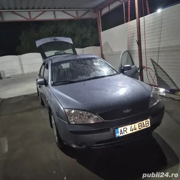 Utilizat 2000 Ford Mondeo Berlinǎ | 990 EUR - Imagine 1/4