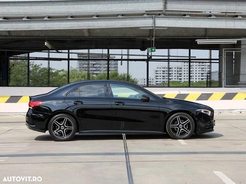 Second-hand Mercedes A180 AMG line 116 CP (85 kW) 2019 Negru Berlinǎ