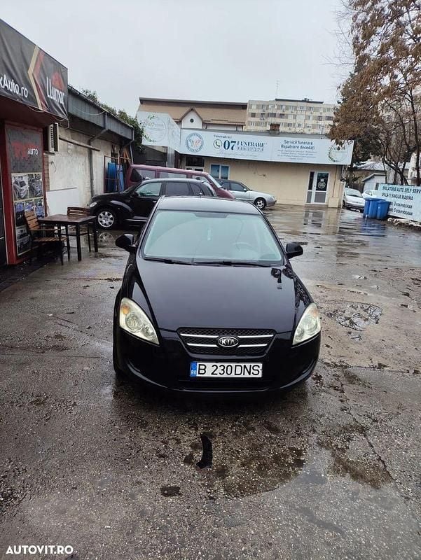 Second-hand Kia Ceed Best 109 CP (80 kW) 2008 Culoarenegru Hatchback