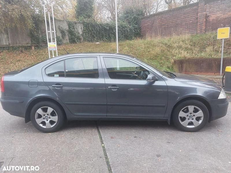 Culoaregri Utilizat 2009 Skoda Octavia Elegance Hatchback | 2.500 EUR (Super Preț) - Imagine 1/4