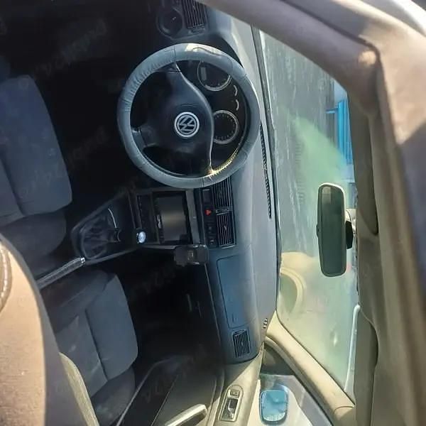 Utilizat 2001 VW Golf IV Hatchback | 1.000 EUR (Preț OK) - Imagine 1/4