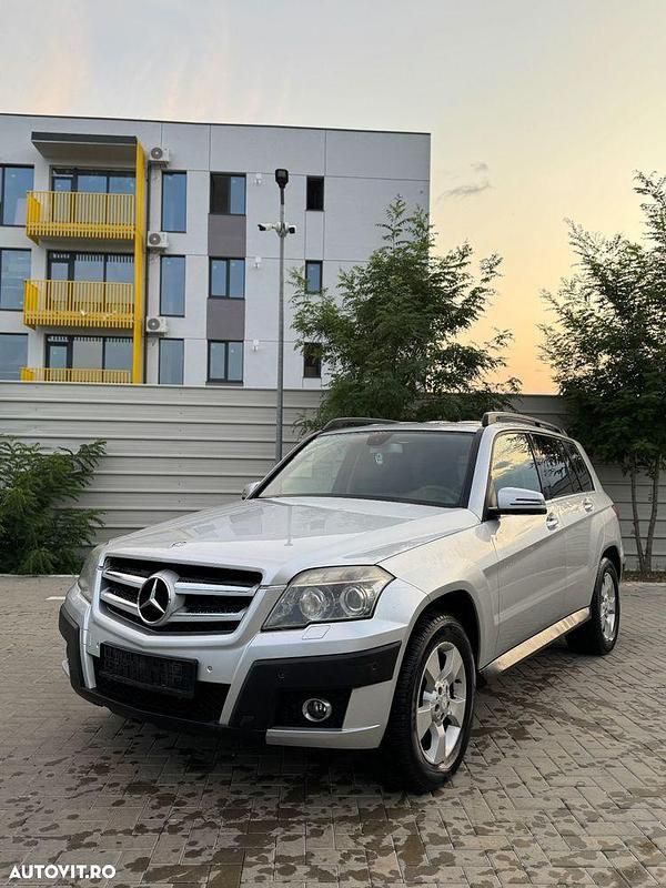 Culoareargint Utilizat 2009 Mercedes GLK350 SUV | 7.100 EUR - Imagine 1/4