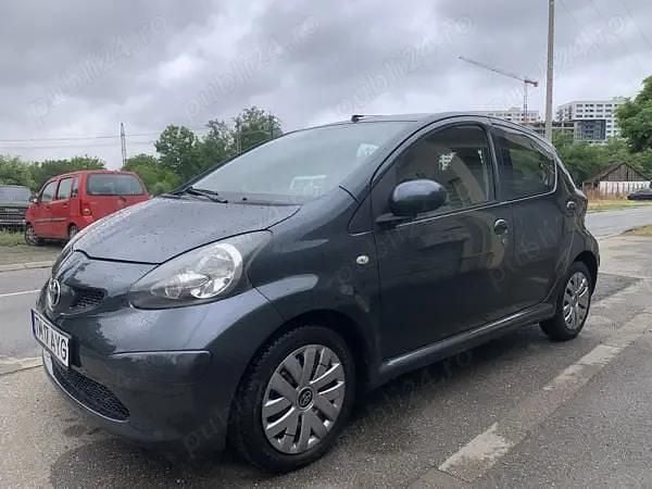 Gri Utilizat 2008 Toyota Aygo Hatchback | 4.550 EUR - Imagine 1/4