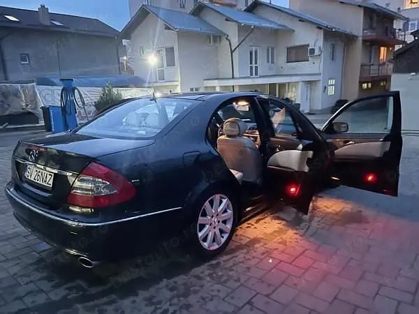 Second-hand Mercedes E200 185 CP (136 kW) 2008 Berlinǎ