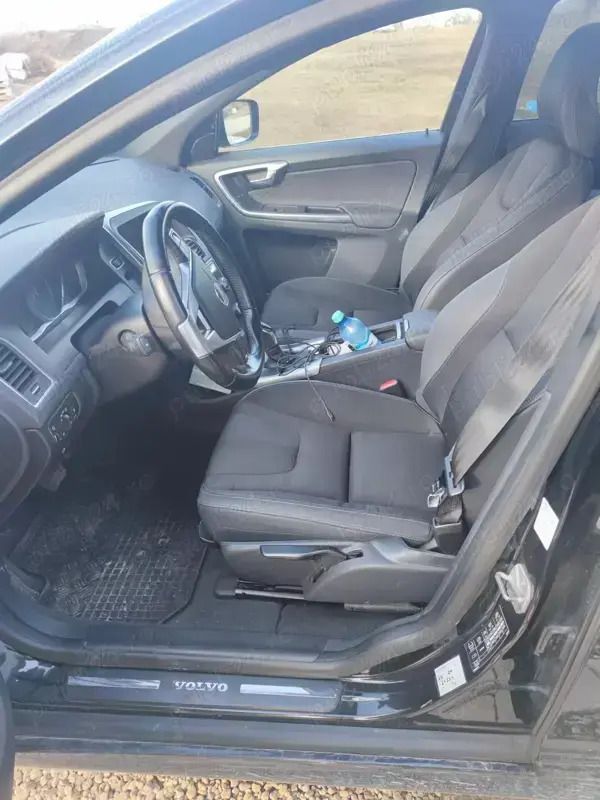 Negru Utilizat 2013 Volvo XC60 SUV | 12.500 EUR (Preț OK) - Imagine 1/4