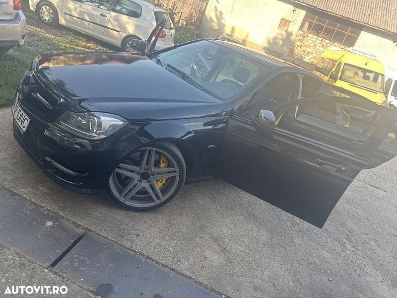 Culoarenegru Utilizat 2010 Mercedes C350 Berlinǎ | 7.750 EUR - Imagine 1/4