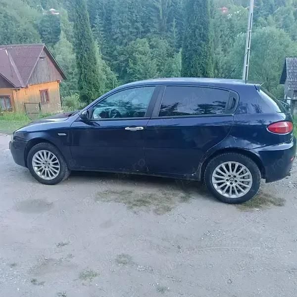 Utilizat 2005 Alfa Romeo 147 Hatchback | 800 EUR - Imagine 1/4