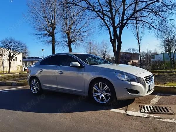 Alb Utilizat 2012 Volvo S60 Berlinǎ | 8.990 EUR (Puțin scump) - Imagine 1/4