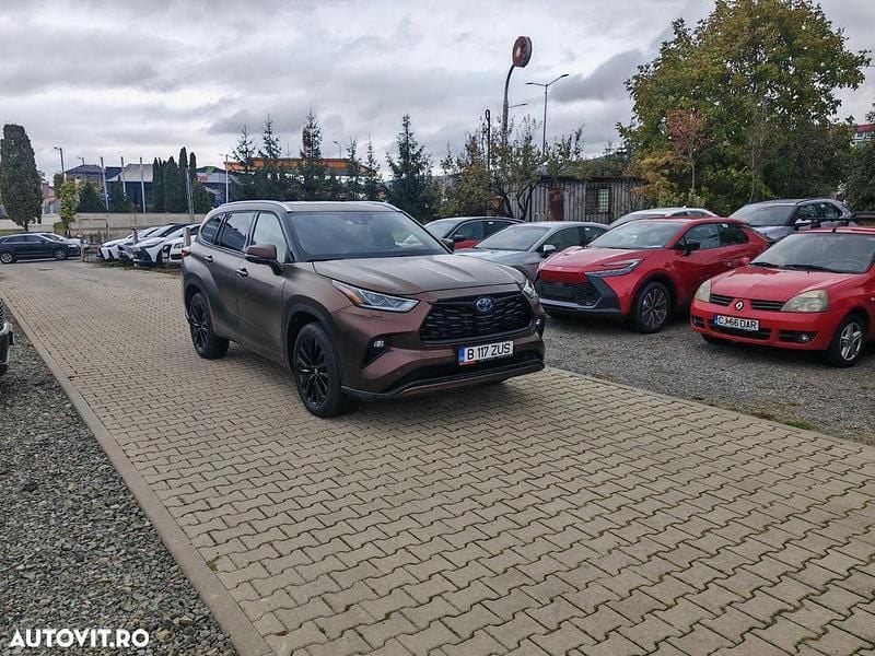 Maro Utilizat 2024 Toyota Highlander Luxury SUV | 63.000 EUR (Puțin scump) - Imagine 1/4