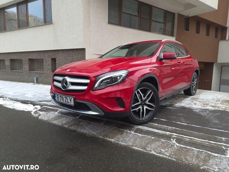 Culoarerosu Utilizat 2016 Mercedes GLA220 SUV | 15.000 EUR (Super Preț) - Imagine 1/4
