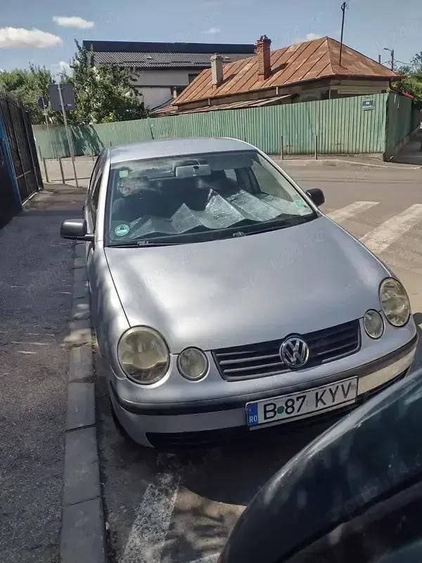 Gri Utilizat 2004 VW Polo Hatchback | 2.000 EUR (Preț OK) - Imagine 1/4
