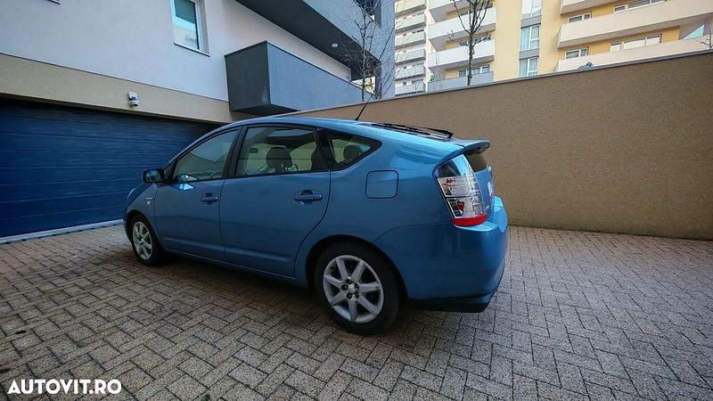 Second-hand Toyota Prius 113 CP (83 kW) 2006 Culoarealbastru Hatchback