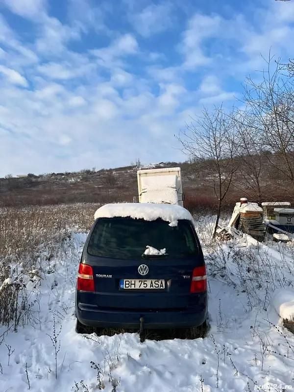 Utilizat 2004 VW Touran Monovolum | 1.500 EUR (Preț bun) - Imagine 1/2