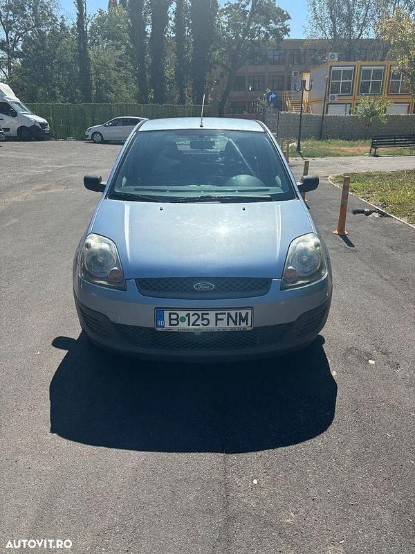 Culoarealbastru Utilizat 2005 Ford Fiesta Ambiente Hatchback | 1.600 EUR (Preț OK) - Imagine 1/4
