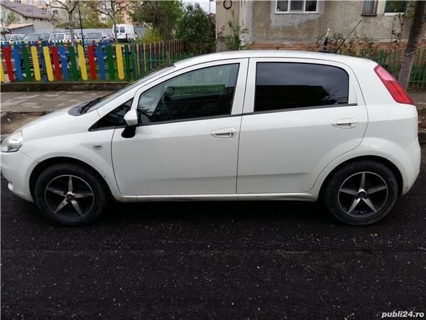 Second-hand Fiat Grande Punto 75 CP (55 kW) 2011 Alb Hatchback