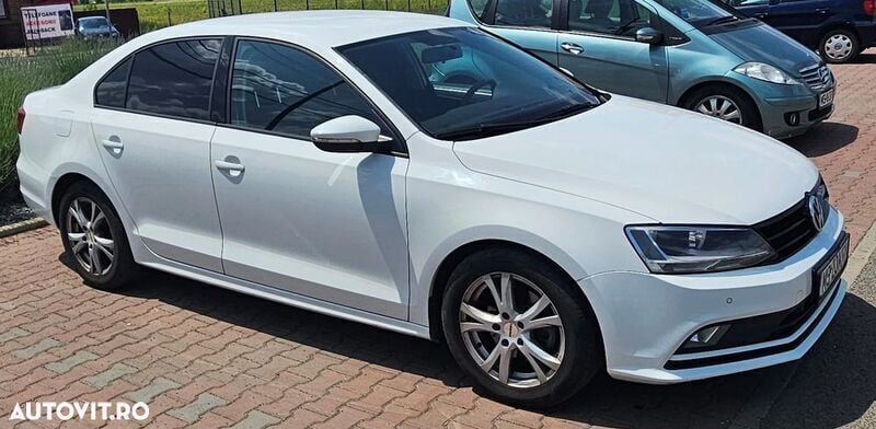 Alb Utilizat 2014 VW Jetta Berlinǎ | 6.850 EUR (Preț bun) - Imagine 1/4