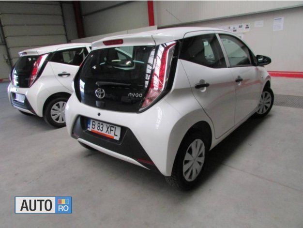 Alb Utilizat 2017 Toyota Aygo Hatchback | 6.366 EUR (Preț OK) - Imagine 1/4