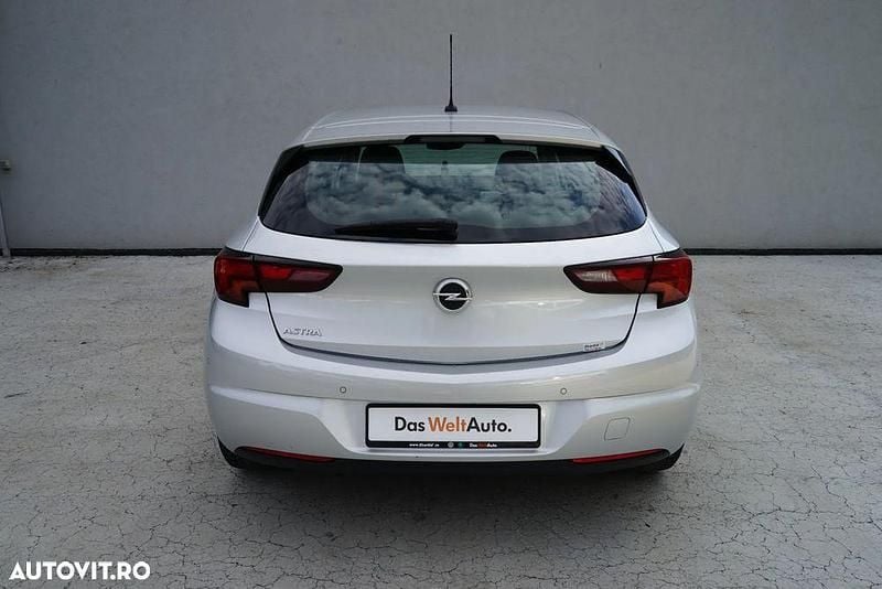 Second-hand Opel Astra Elegance 122 CP (89 kW) 2021 Gri deschis  metalic  perleffect Hatchback