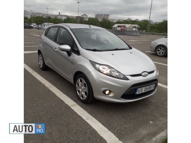 Second-hand Ford Fiesta 90 CP (66 kW) 2009 Argintiu Hatchback