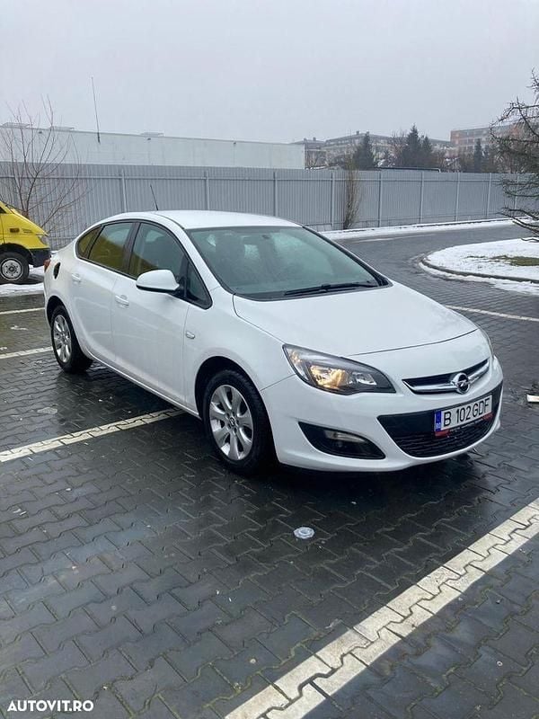 Second-hand Opel Astra drive 115 CP (84 kW) 2016 Culoarealb Berlinǎ