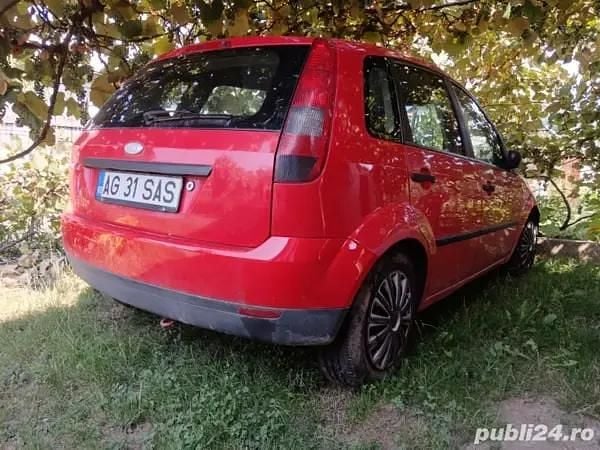 Second-hand Ford Fiesta 44 CP (32 kW) 2005 Rosu Hatchback