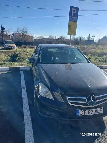 Negru Utilizat 2009 Mercedes C200 Berlinǎ | 5.300 EUR (Preț OK) - Imagine 1/4