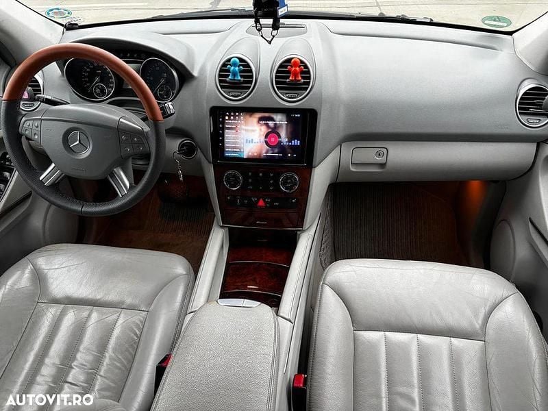 Second-hand Mercedes ML350 231 CP (169 kW) 2007 Culoarealbastru SUV