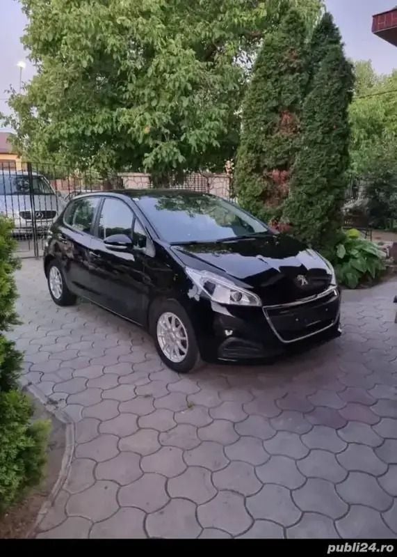 Utilizat 2015 Peugeot 208 Hatchback | 4.750 EUR - Imagine 1/4