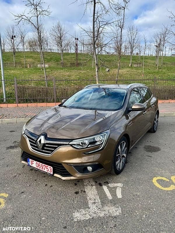 Second-hand Renault Mégane GrandTour Bose Edition 132 CP (97 kW) 2017 Culoaremaro Break