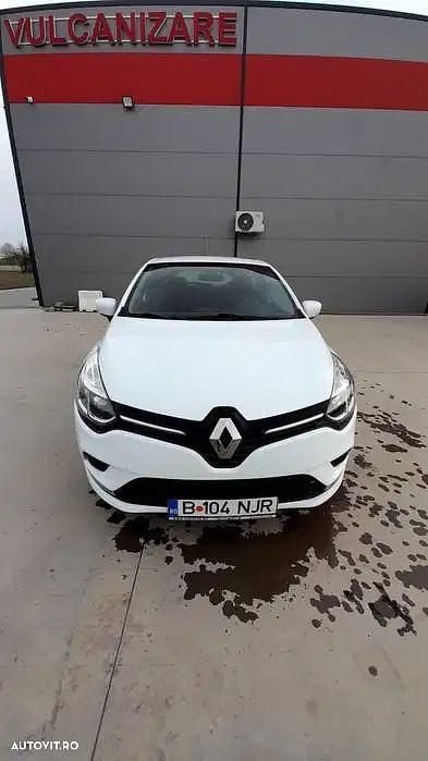 Second-hand Renault Clio IV 90 CP (66 kW) 2019 Culoarealb Hatchback