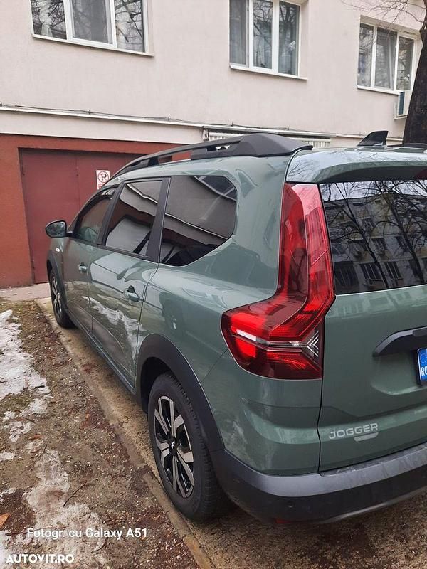 Second-hand Dacia Jogger Extreme 140 CP (102 kW) 2023 Culoareverde Monovolum