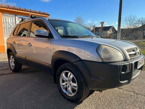 Argintiu Utilizat 2007 Hyundai Tucson SUV | 1.950 EUR - Imagine 1/4
