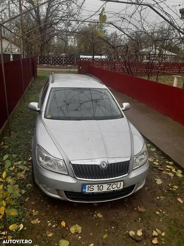 Culoaregri Utilizat 2011 Skoda Octavia Elegance Break | 4.900 EUR (Preț OK) - Imagine 1/4
