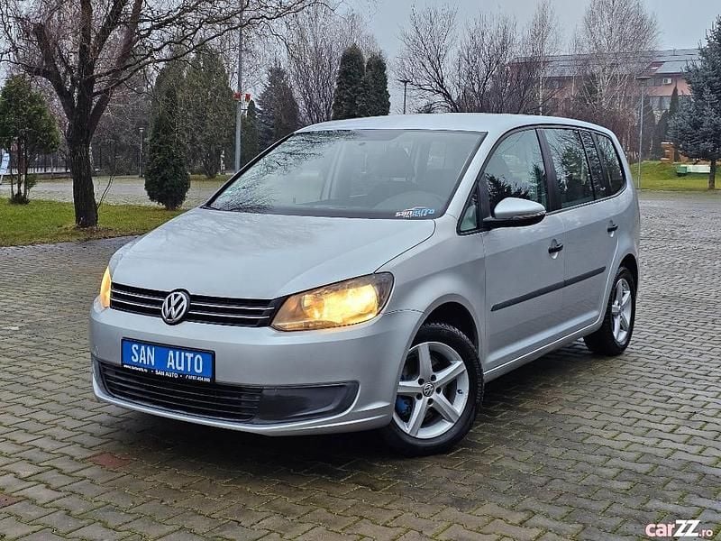 Gri Utilizat 2011 VW Touran Monovolum | 4.990 EUR (Preț OK) - Imagine 1/4