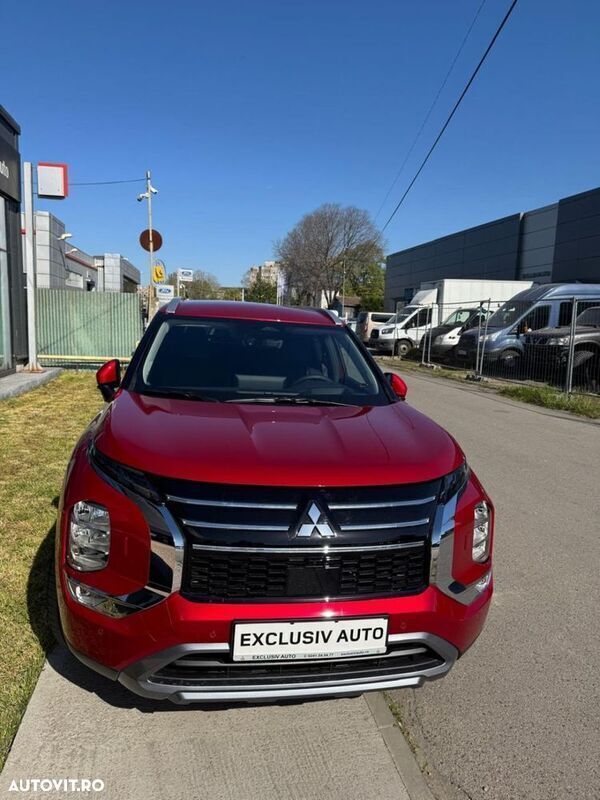 Rosu Nouă 2025 Mitsubishi Outlander P-HEV SUV | 50.177 EUR - Imagine 1/4