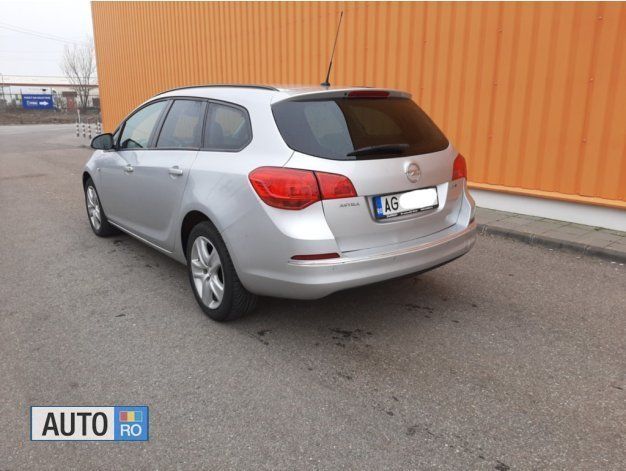 Second-hand Opel Astra 125 CP (91 kW) 2011 Argintiu Berlinǎ