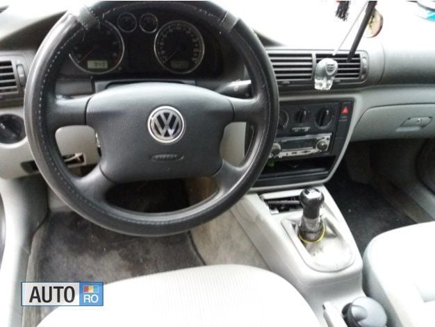 Second-hand VW Passat 75 CP (55 kW) 2002 Gri Berlinǎ