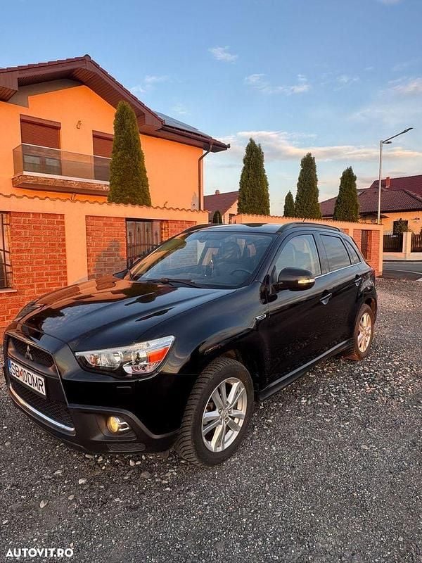 Culoarenegru Utilizat 2011 Mitsubishi ASX SUV | 7.300 EUR (Preț OK) - Imagine 1/4
