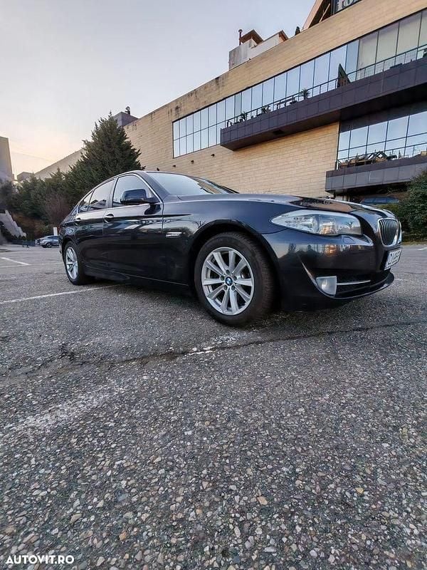 Second-hand BMW 520 184 CP (135 kW) 2012 Culoaregri Berlinǎ