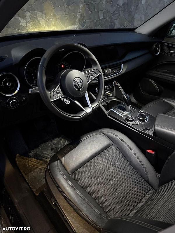Second-hand Alfa Romeo Stelvio Super 280 CP (205 kW) 2018 Culoarenegru SUV