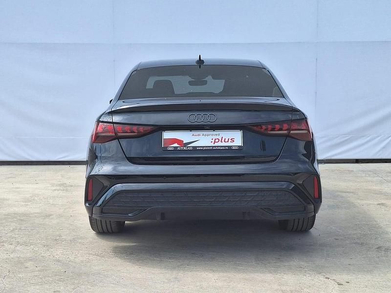 Nouă Audi A3 S-Line 150 CP (110 kW) 2025 Negru  metalic