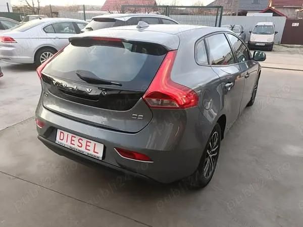 Second-hand Volvo V40 R-Design 120 CP (88 kW) 2017 Gri Hatchback