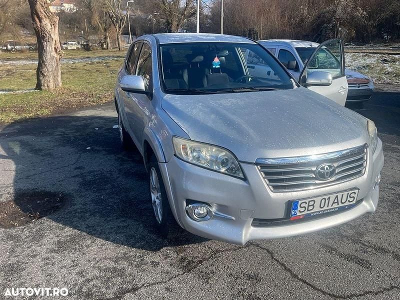 Culoaregri Utilizat 2011 Toyota RAV4 Executive SUV | 5.700 EUR (Super Preț) - Imagine 1/4
