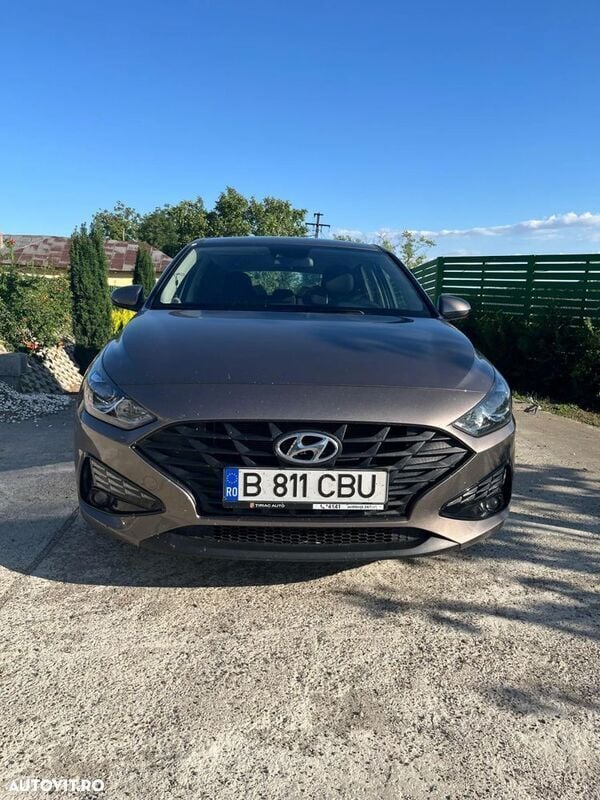 Galbeuriu Utilizat 2022 Hyundai i30 Comfort Hatchback | 14.200 EUR (Preț bun) - Imagine 1/4