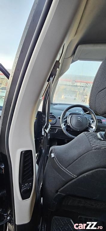 Second-hand Citroën Grand C4 Picasso 156 CP (114 kW) 2011 Negru Monovolum