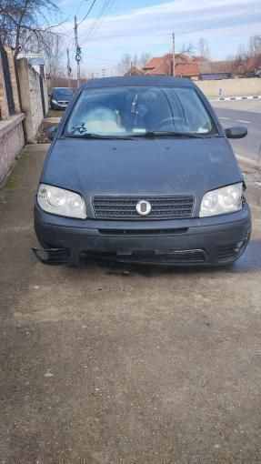 Negru Utilizat 2008 Fiat Punto Hatchback | 600 EUR - Imagine 1/2