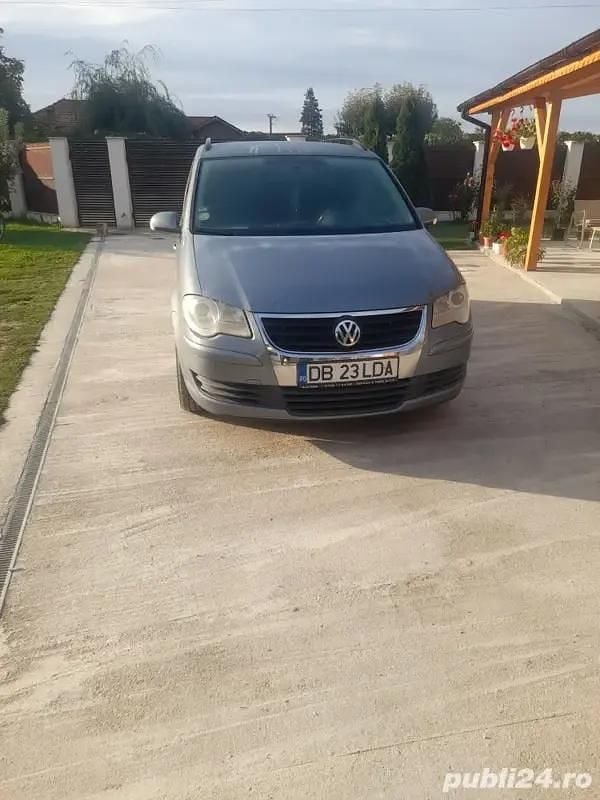 Gri Utilizat 2007 VW Touran Monovolum | 4.000 EUR (Preț OK) - Imagine 1/4