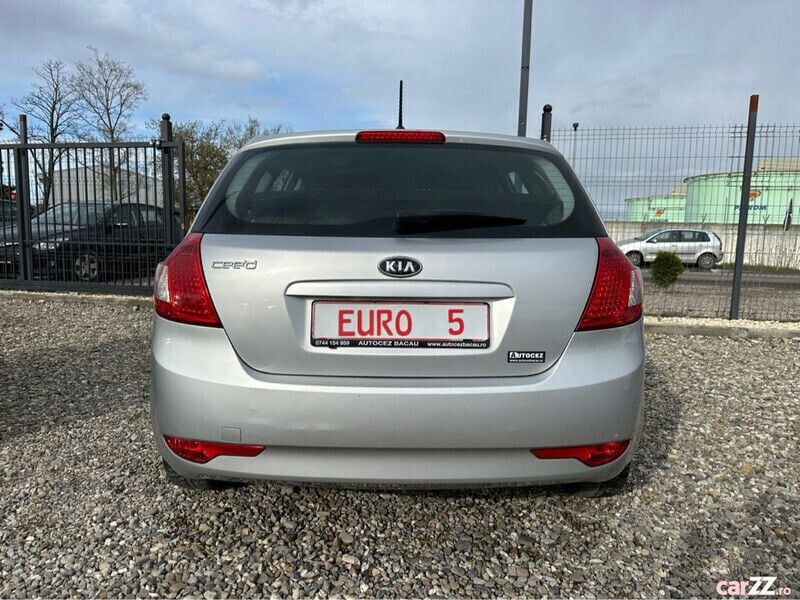 Second-hand Kia Ceed 90 CP (66 kW) 2011 Gri Hatchback