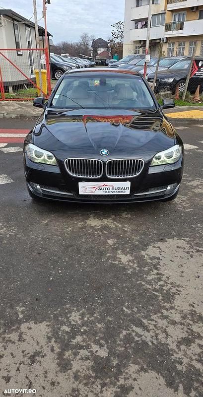 Culoarenegru Utilizat 2011 BMW 520 Berlinǎ | 9.900 EUR (Preț OK) - Imagine 1/4