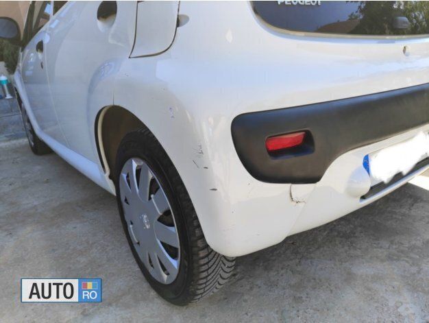 Alb Utilizat 2008 Peugeot 107 Hatchback | 2.400 EUR - Imagine 1/4